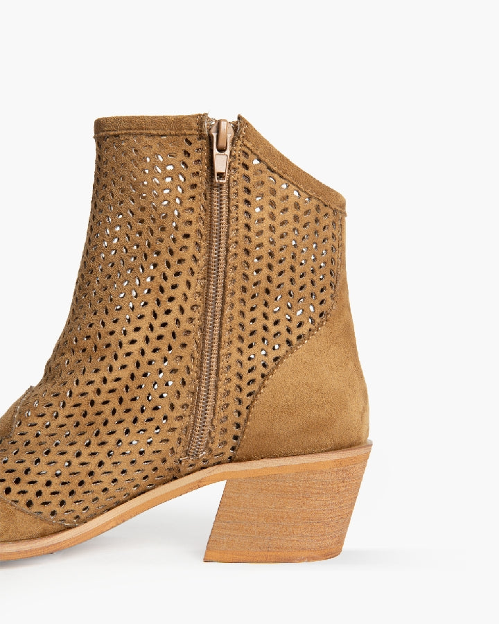 Damen Stiefelette im Landhausstil mit durchbrochenem Schaft – Rustikaler Boho-Chic