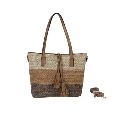 Geflochtene Rafia-Tasche mit verspielten Details