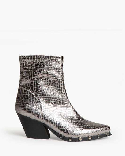 Cowboy-Stiefeletten mit Nieten silber – Western Chic trifft Boho