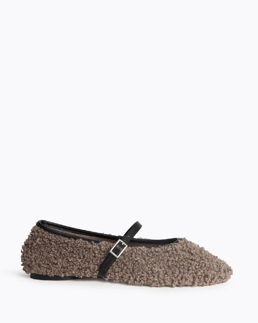 Ballerina mit Teddyfell-Optik – Cozy & Chic braun